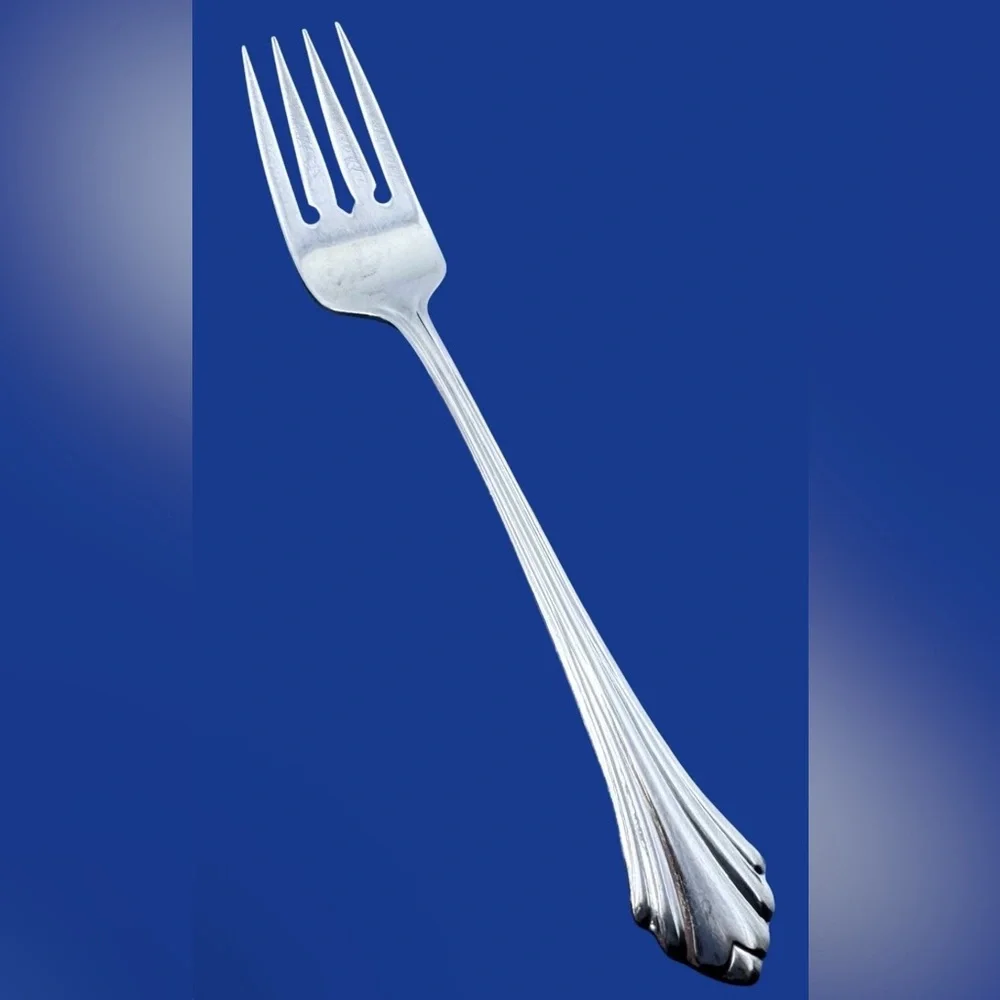 Oneida Bancroft Stainless Steel Silver Salad Fork - Classic Fluted Handle